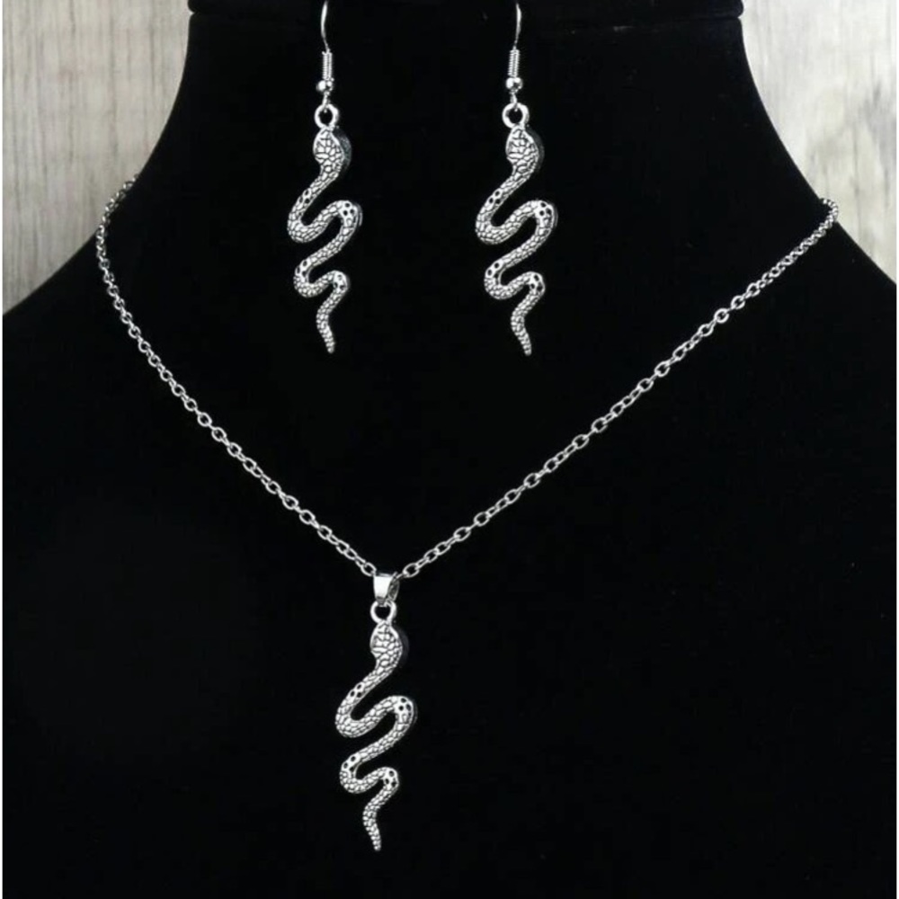 🆕Snake  Necklace & Earrings !!!  Brand New!!!